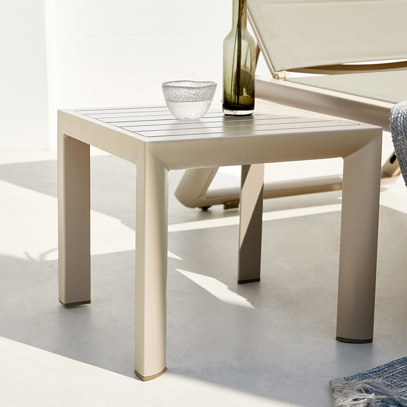 Modern Design Rattan/Wicker Beach Lounger for Outdoor Park Villa Courtyard for Beachgoers